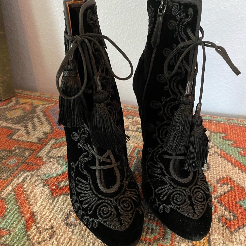 Gorgeous Embroidered Aquazurra boots